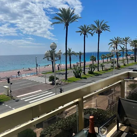 Appartement Beachfront And Sea View Entire 2 Crossing With Parking 4 Beds Two Double Bed And 2 Single Bed With 2 Sea View Balconies In Promenade Des Anglais Street 2 Bathroom 3 Wc With 40 Meters From The Beach With Perfect Air Conditioner Cooler *