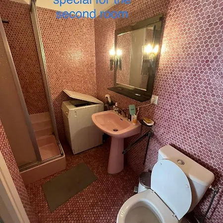 Beachfront And Sea View Entire 2 Crossing With Parking 4 Beds Two Double Bed And 2 Single Bed With 2 Sea View Balconies In Promenade Des Anglais Street 2 Bathroom 3 Wc With 40 Meters From The Beach With Perfect Air Conditioner Cooler Daire Nice