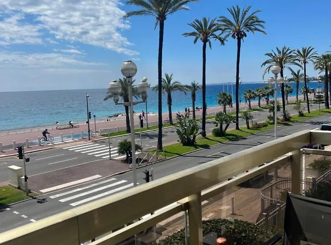 Apartamento Beachfront And Sea View Entire 2 Crossing With Parking 4 Beds Two Double Bed And 2 Single Bed With 2 Sea View Balconies In Promenade Des Anglais Street 2 Bathroom 3 Wc With 40 Meters From The Beach With Perfect Air Conditioner Cooler *