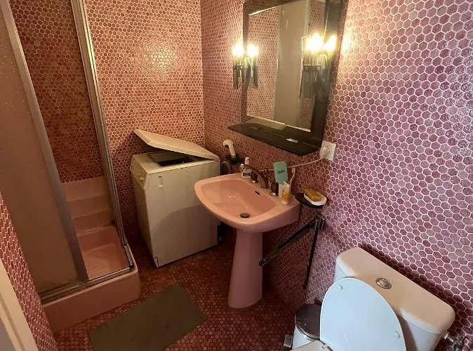Beachfront And Sea View Entire 2 Crossing With Parking 4 Beds Two Double Bed And 2 Single Bed With 2 Sea View Balconies In Promenade Des Anglais Street 2 Bathroom 3 Wc With 40 Meters From The Beach With Perfect Air Conditioner Cooler Apartamento Nice