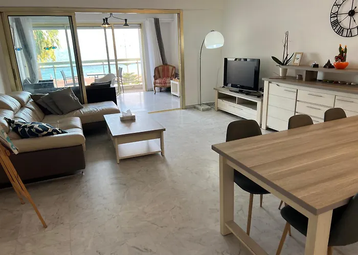Beachfront And Sea View Entire 2 Crossing With Parking 4 Beds Two Double Bed And 2 Single Bed With 2 Sea View Balconies In Promenade Des Anglais Street 2 Bathroom 3 Wc With 40 Meters From The Beach With Perfect Air Conditioner Cooler * Nice