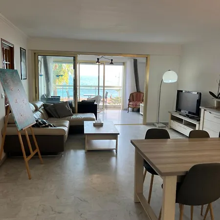 Apartment Beachfront Promenade Apartment: Sea Views And Easy Beach Access